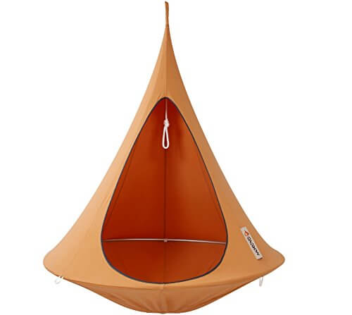Produktfoto - Das Cacoon Hängezelt Singel in orange - fotografiert mit direkter Sicht auf den Eingang, also frontal